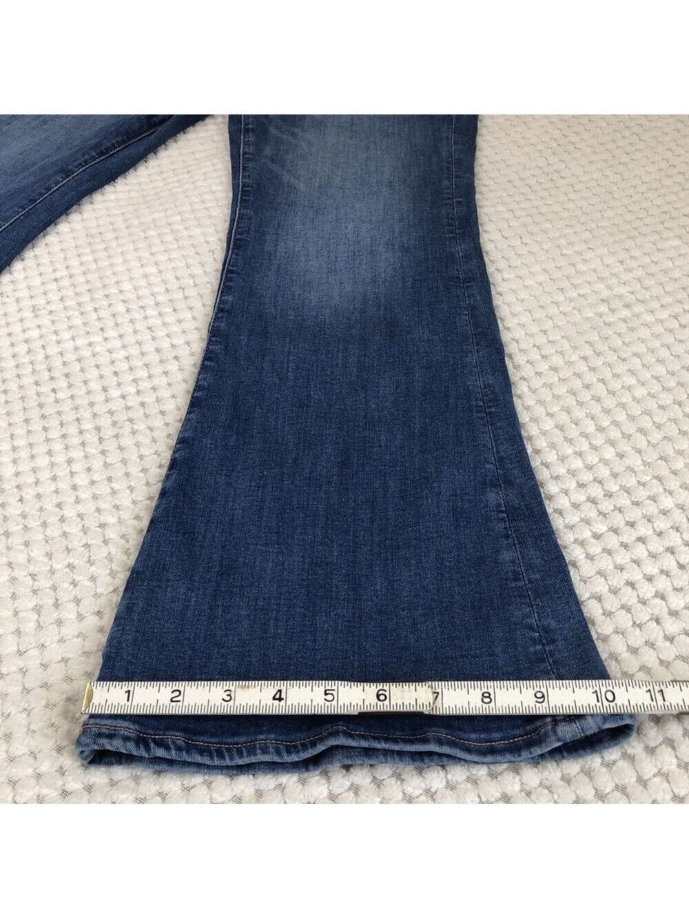 Size 12 X 28 American Eagle Women’s Denim Jeans Flared Next Level Stretch BD